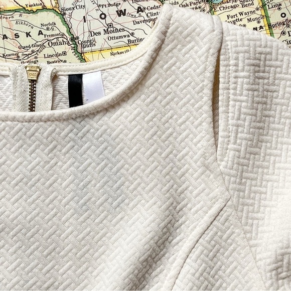 Kensie Ivory Sheath Dress XS Basketweave Shoulder Cut Out - Picture 3 of 7